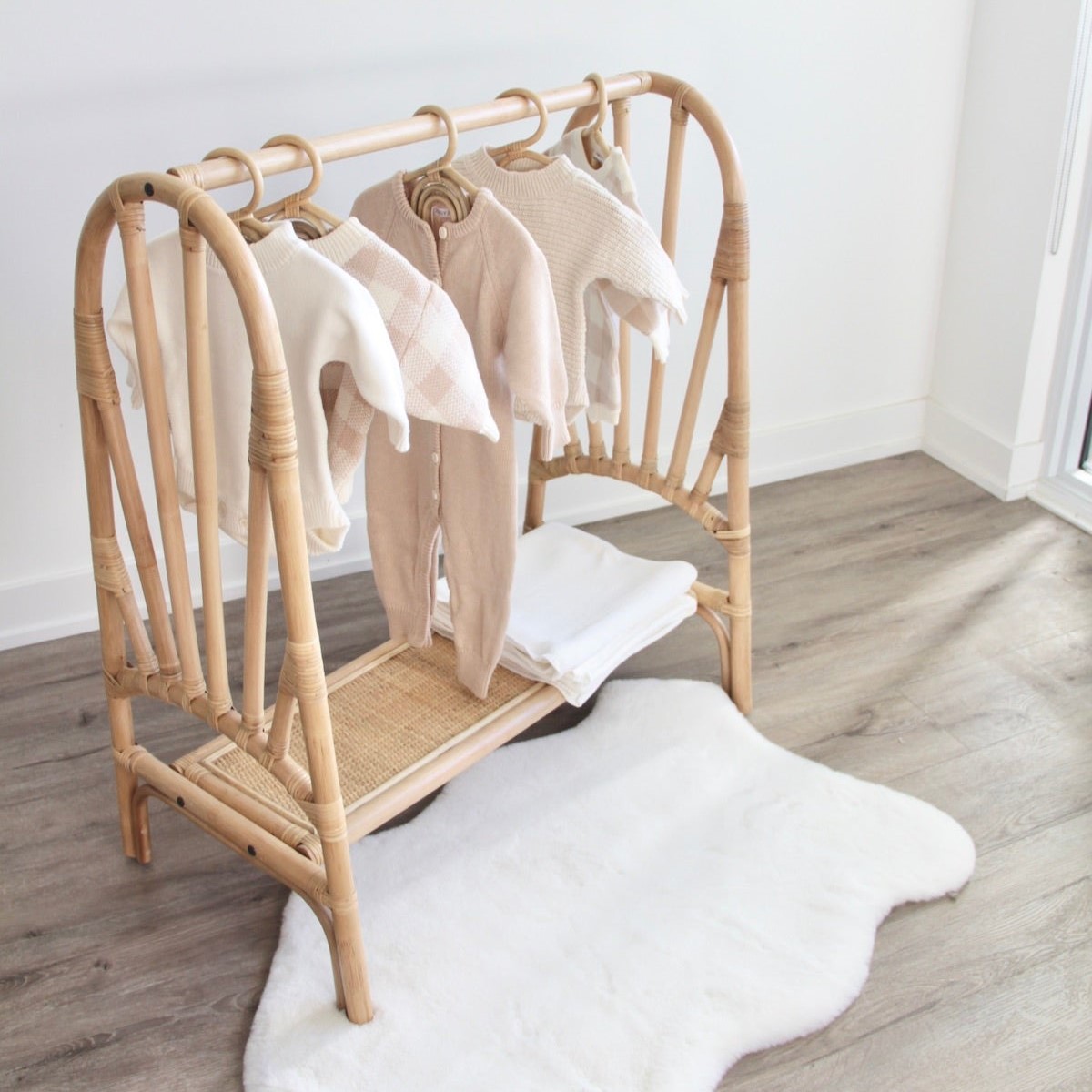 Decorative small hangers, hand - Baby Clothing Hanging Rack recension och pris